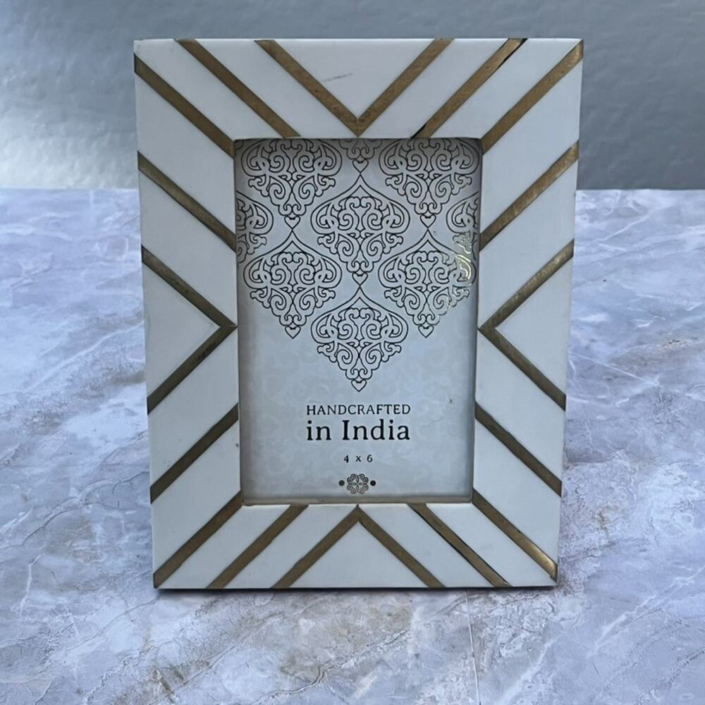 White & Gold Picture Frame Fits 4 x 6 Photos Handcrafted In India